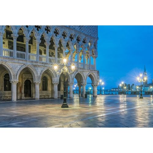 Italy-Venice Doges Palace at dawn